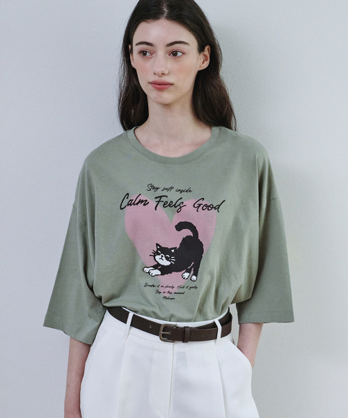 MALOUPE(マロップ)の「5219 クロップオーバーフィットグラフィックTシャツ (カーキ)(Tシャツ/カットソー・レディース・カーキ・FREE)」の2枚目の写真