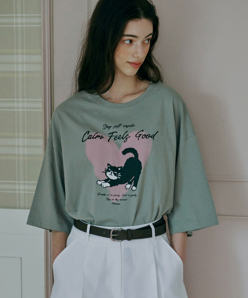 MALOUPE(マロップ)の「5219 クロップオーバーフィットグラフィックTシャツ (カーキ)(Tシャツ/カットソー・レディース・カーキ・FREE)」の4枚目の写真