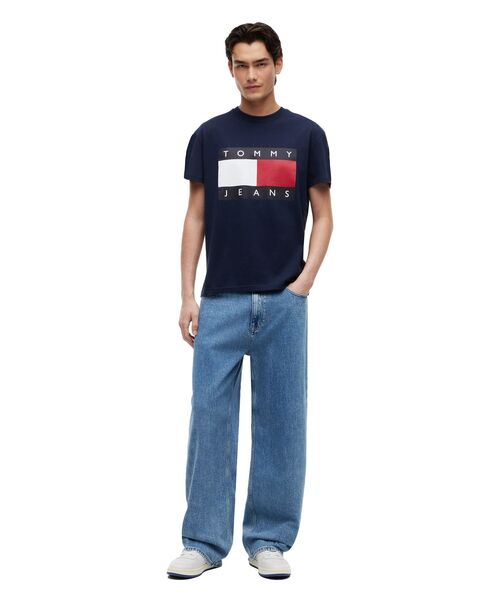 tommy jeans(トミー ジーンズ)の「フラッグロゴプリントショートスリーブTシャツ(Tシャツ/カットソー・メンズ・ホワイト/マルチ・SMALL/X-LARGE/LARGE/MEDIUM/X-SMALL)」の8枚目の写真