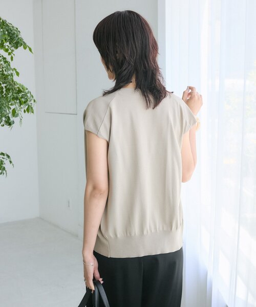 RIVE DROITE(リヴドロワ)の「【接触冷感/UVカット/ウォッシャブル】クールタッチUV Vネックベスト (夏服/オフィスカジュアル)(ニット/セーター・レディース・ベージュ/ブラウン/ブラック・FREE)」の17枚目の写真