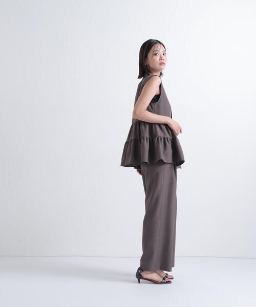 NATURAL BEAUTY BASIC（ナチュラルビューティーベーシック）の「【セットアップ可能】ペプラムジレブラウス（ベスト・レディース・ブルー/ダークブラウン・ﾌﾘ-）」の5枚目の写真
