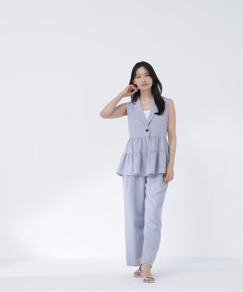 NATURAL BEAUTY BASIC(ナチュラルビューティーベーシック)の「【セットアップ可能】ペプラムジレブラウス(ベスト・レディース・ブルー/ダークブラウン・フリ-)」の7枚目の写真