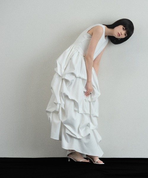 ARVELLIA(アルベリア)の「DRAPED VOLUME DRESS(ワンピース・レディース・ホワイト/ブラック・M)」の11枚目の写真