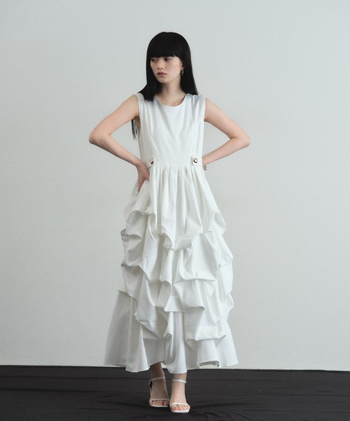 ARVELLIA(アルベリア)の「DRAPED VOLUME DRESS(ワンピース・レディース・ホワイト/ブラック・M)」の9枚目の写真