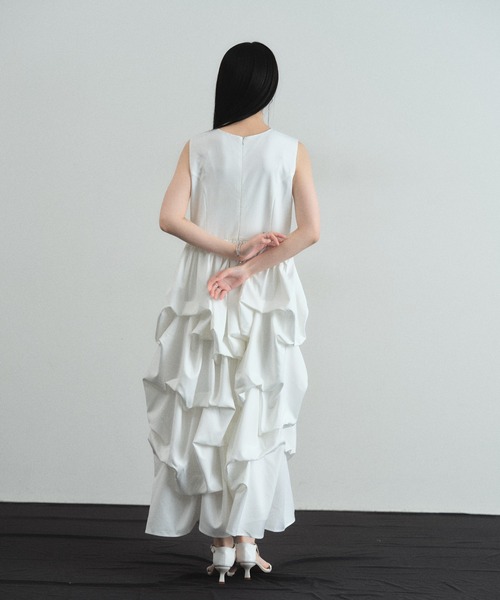 ARVELLIA(アルベリア)の「DRAPED VOLUME DRESS(ワンピース・レディース・ホワイト/ブラック・M)」の3枚目の写真