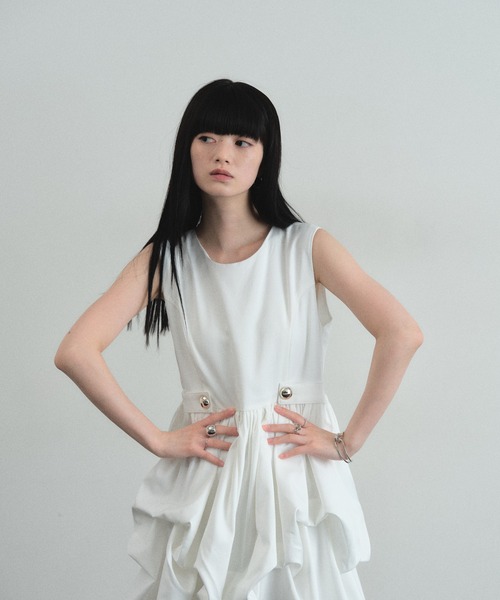 ARVELLIA(アルベリア)の「DRAPED VOLUME DRESS(ワンピース・レディース・ホワイト/ブラック・M)」の5枚目の写真