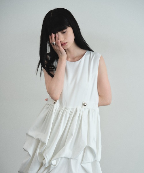 ARVELLIA(アルベリア)の「DRAPED VOLUME DRESS(ワンピース・レディース・ホワイト/ブラック・M)」の6枚目の写真