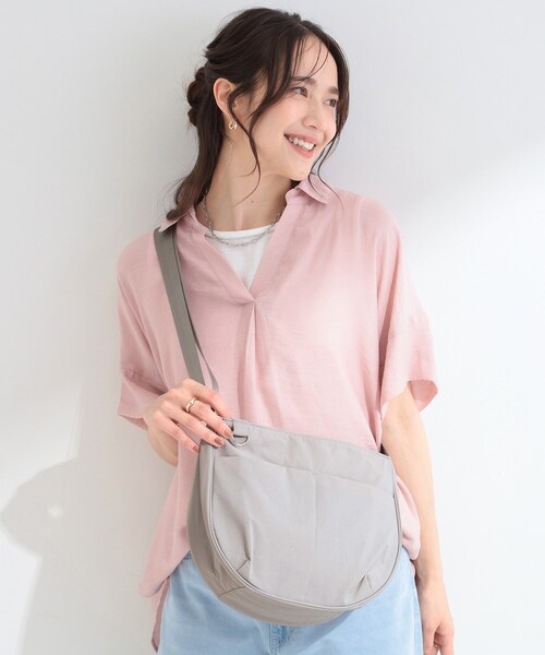 SHOO・LA・RUE(シューラルー)の「【撥水】7ポケットハーフムーンショルダーバッグ(ショルダーバッグ・レディース・ブラック/グレー/ライトベージュ/アイボリー/ライトブルー・00)」の3枚目の写真