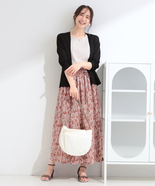 SHOO・LA・RUE(シューラルー)の「【撥水】7ポケットハーフムーンショルダーバッグ(ショルダーバッグ・レディース・ブラック/グレー/ライトベージュ/アイボリー/ライトブルー・00)」の7枚目の写真