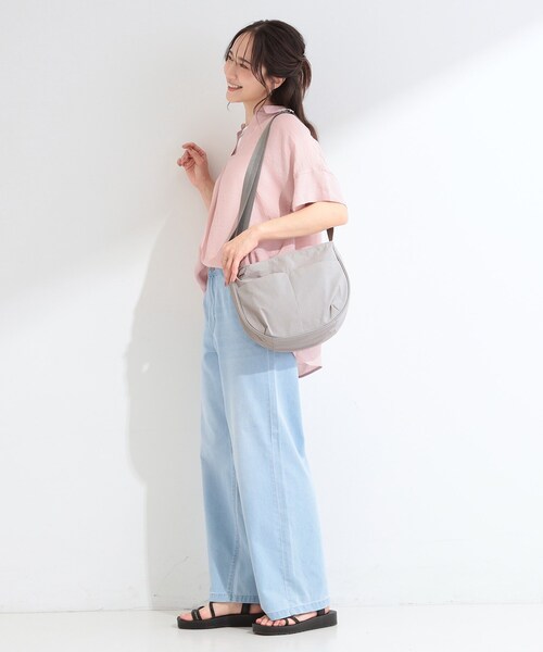 SHOO・LA・RUE(シューラルー)の「【撥水】7ポケットハーフムーンショルダーバッグ(ショルダーバッグ・レディース・ブラック/グレー/ライトベージュ/アイボリー/ライトブルー・00)」の9枚目の写真