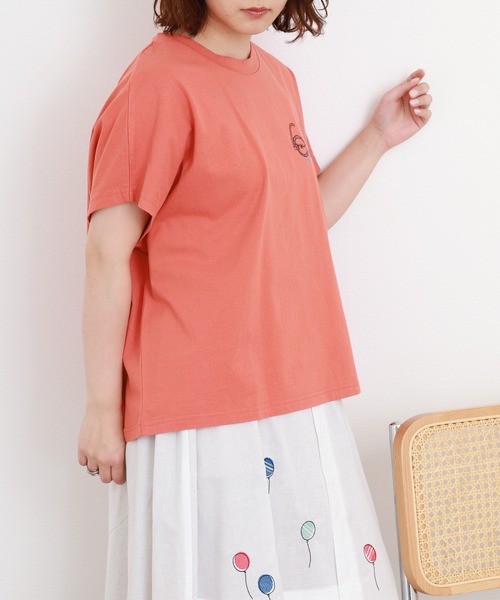 Emago(イマゴ)の「EMAGO 丸メガネとマルチーズ刺繍T 半袖(Tシャツ/カットソー・レディース・ベージュ/ホワイト・FREE)」の19枚目の写真