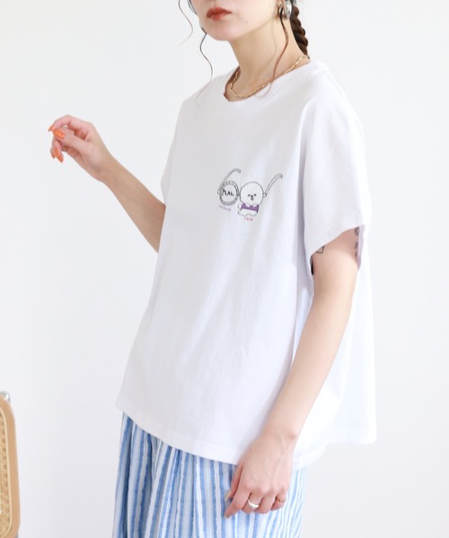 Emago(イマゴ)の「EMAGO 丸メガネとマルチーズ刺繍T 半袖(Tシャツ/カットソー・レディース・ベージュ/ホワイト・FREE)」の6枚目の写真