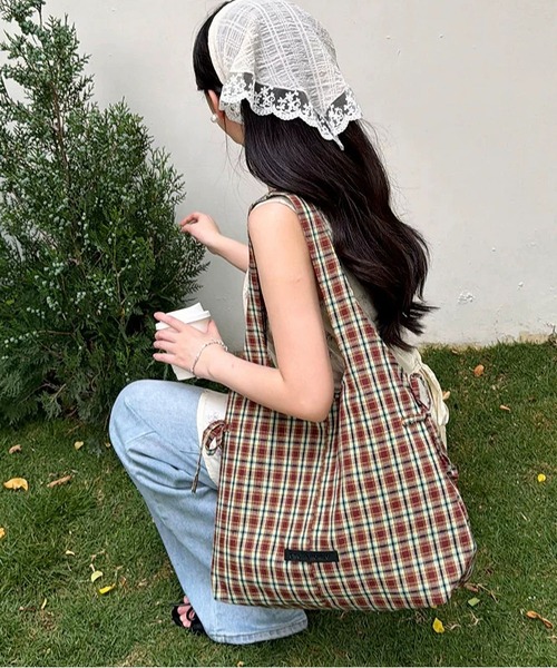 LA VORAGINE(ラ ヴォラジネ)の「バイカラー チェック柄 A4対応大容量トートバッグ(トートバッグ・レディース・ブルー/グリーン/BROWN・FREE)」の6枚目の写真