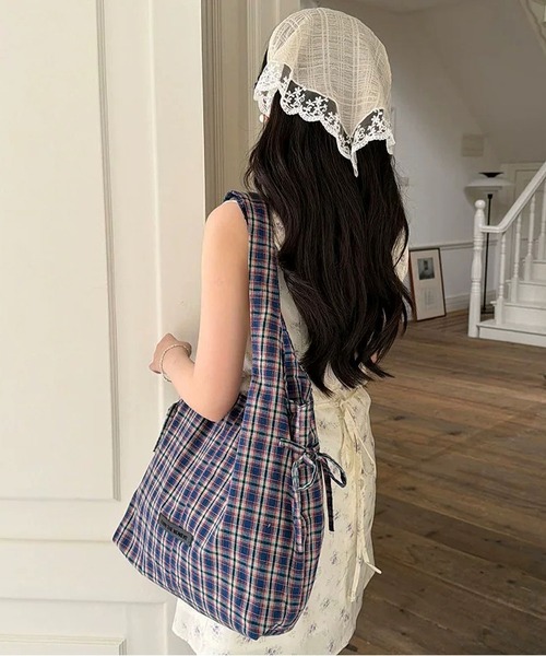 LA VORAGINE(ラ ヴォラジネ)の「バイカラー チェック柄 A4対応大容量トートバッグ(トートバッグ・レディース・ブルー/グリーン/BROWN・FREE)」の11枚目の写真