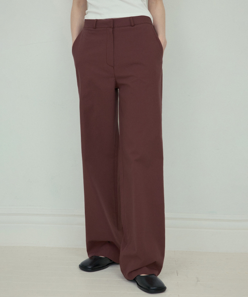 OURNOSTALGIA(アワー ノスタルジア)の「Mono basic straight cotton pants_Grape(O25-PT02)(その他パンツ・レディース・ダークパープル・MEDIUM/SMALL)」の1枚目の写真
