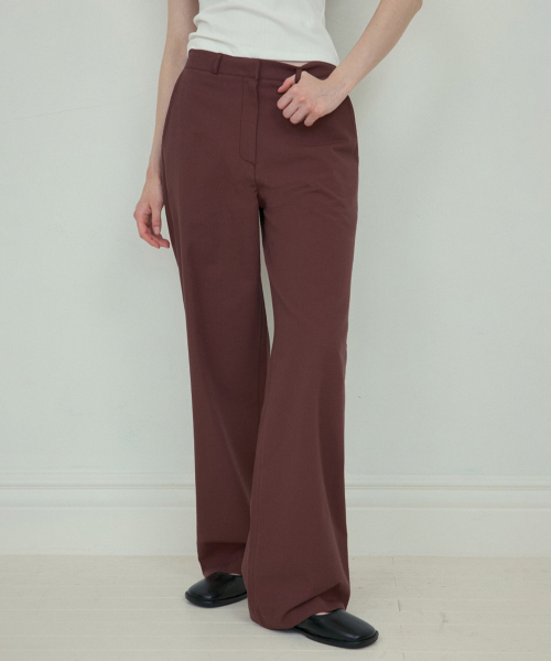 OURNOSTALGIA(アワー ノスタルジア)の「Mono basic straight cotton pants_Grape(O25-PT02)(その他パンツ・レディース・ダークパープル・MEDIUM/SMALL)」の2枚目の写真