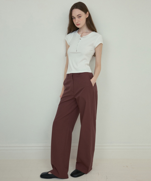OURNOSTALGIA(アワー ノスタルジア)の「Mono basic straight cotton pants_Grape(O25-PT02)(その他パンツ・レディース・ダークパープル・MEDIUM/SMALL)」の3枚目の写真