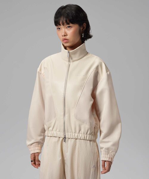 JORDAN BRAND(ジョーダンブランド)の「ジョーダン フライト ウィメンズ フェイク レザー ジャケット / Jordan Flight Women's Faux Leather Jacket IM6813-272 Pearl White(ブルゾン・レディース・アイボリー系・L/XS/XL/S/M)」の1枚目の写真
