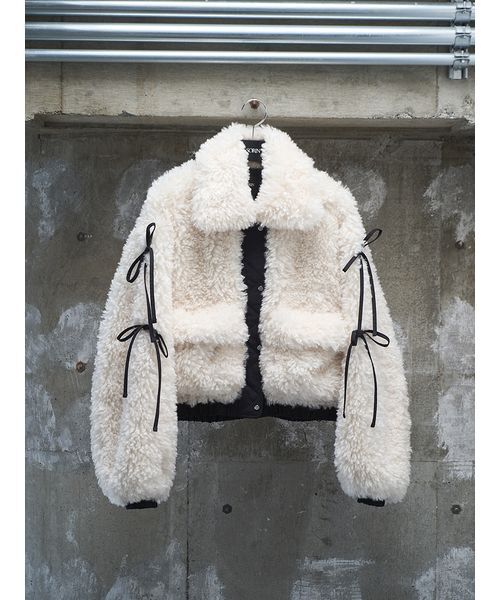 SORIN（ソリン　）の「Synthetic Fur Ribbon Blouson / シンセティックファーリボンブルゾン（ブルゾン・レディース・オフホワイト/ダークグレー/アニマル・38）」の2枚目の写真