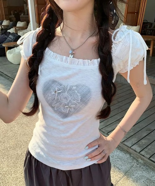 AsheKsha（アシクシャ）の「ハートプリント紐付きスクエアネック半袖トップス（Tシャツ/カットソー・レディース・ホワイト・M）」の7枚目の写真