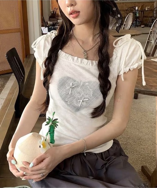 AsheKsha（アシクシャ）の「ハートプリント紐付きスクエアネック半袖トップス（Tシャツ/カットソー・レディース・ホワイト・M）」の10枚目の写真