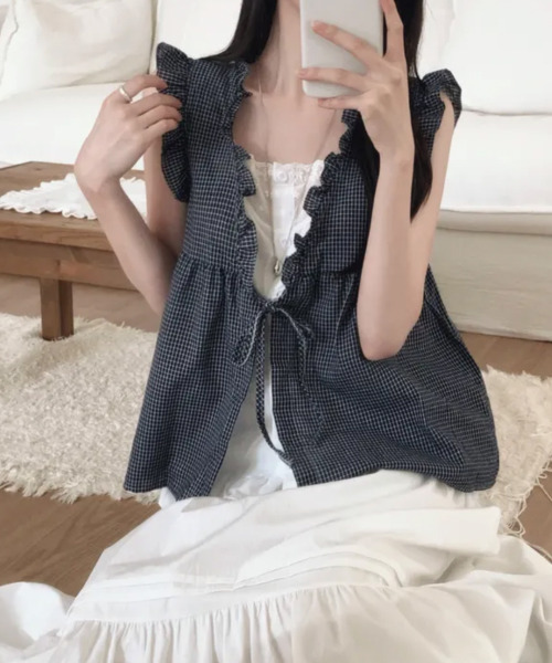 VIVID LADY(ビビッドレディー)の「チェック柄 フリル レイヤード風 ノースリーブブラウス(シャツ/ブラウス・レディース・ネイビー/ブラック/アイボリー・FREE)」の5枚目の写真