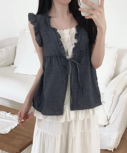 VIVID LADY(ビビッドレディー)の「チェック柄 フリル レイヤード風 ノースリーブブラウス(シャツ/ブラウス・レディース・ネイビー/ブラック/アイボリー・FREE)」の8枚目の写真