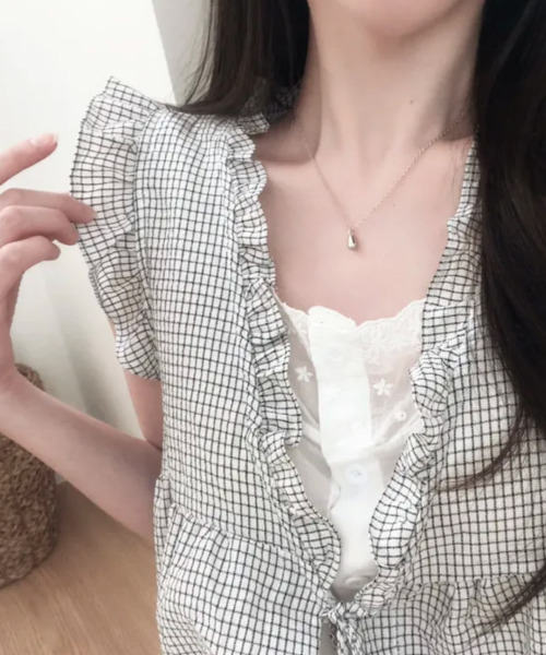 VIVID LADY(ビビッドレディー)の「チェック柄 フリル レイヤード風 ノースリーブブラウス(シャツ/ブラウス・レディース・ネイビー/ブラック/アイボリー・FREE)」の11枚目の写真
