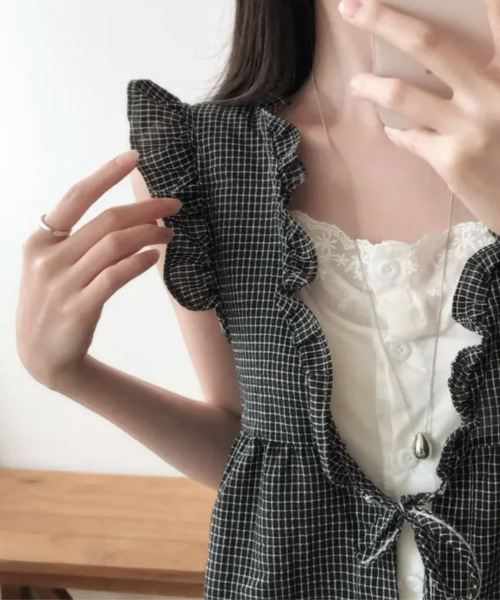 VIVID LADY(ビビッドレディー)の「チェック柄 フリル レイヤード風 ノースリーブブラウス(シャツ/ブラウス・レディース・ネイビー/ブラック/アイボリー・FREE)」の16枚目の写真