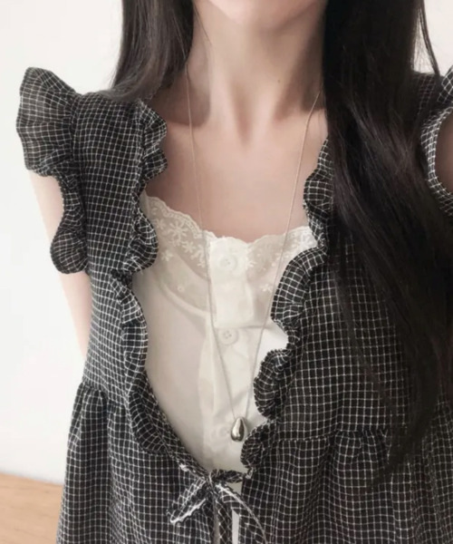 VIVID LADY(ビビッドレディー)の「チェック柄 フリル レイヤード風 ノースリーブブラウス(シャツ/ブラウス・レディース・ネイビー/ブラック/アイボリー・FREE)」の17枚目の写真