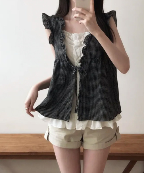 VIVID LADY(ビビッドレディー)の「チェック柄 フリル レイヤード風 ノースリーブブラウス(シャツ/ブラウス・レディース・ネイビー/ブラック/アイボリー・FREE)」の19枚目の写真