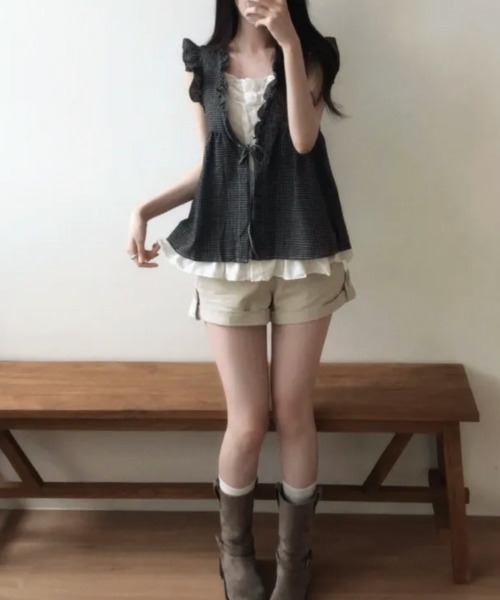 VIVID LADY(ビビッドレディー)の「チェック柄 フリル レイヤード風 ノースリーブブラウス(シャツ/ブラウス・レディース・ネイビー/ブラック/アイボリー・FREE)」の20枚目の写真