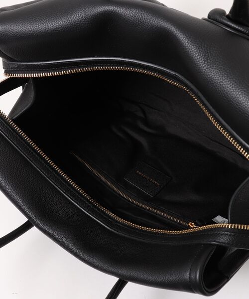 MARC JACOBS(マークジェイコブス)の「THE BABE CITY TOTE/ザ ベイブ シティ トート バッグ(ショルダーバッグ・レディース・ブラック/ホワイト・ONE SIZE)」の15枚目の写真