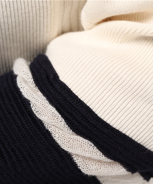 RNA(アールエヌエー)の「M0576 ラインボーダーフライスプルオーバー(ニット/セーター・レディース・キナリ/ダークブルー/ブラック・MEDIUM)」の5枚目の写真