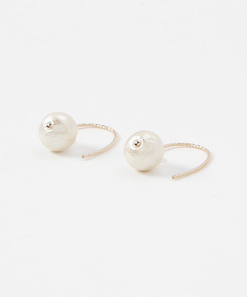 CERCA(チェルカ)の「NoY./クリスタルビーズフラワーロングピアス2way(ピアス(両耳用)・レディース・ゴールド/ホワイト系その他・FREE)」の3枚目の写真