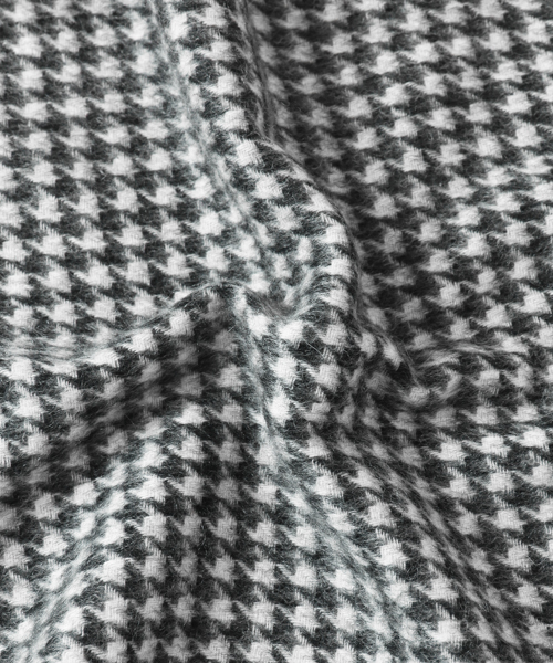 URBAN RESEARCH（アーバンリサーチ）の「千鳥格子カシミヤマフラー（マフラー・メンズ・ブラック/キャメル・FREE）」の9枚目の写真