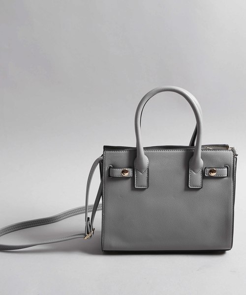 PLAIN CLOTHING（プレーンクロージング）の「ミニマルスクエア2wayバッグ【PLAIN CLOTHING】（ショルダーバッグ・レディース・ブラック/ネイビー/キャメル/モカ/グレー/ボルドー/ベージュ・FREE）」の3枚目の写真