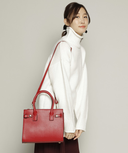 PLAIN CLOTHING（プレーンクロージング）の「ミニマルスクエア2wayバッグ【PLAIN CLOTHING】（ショルダーバッグ・レディース・ブラック/ネイビー/キャメル/モカ/グレー/ボルドー/ベージュ・FREE）」の7枚目の写真