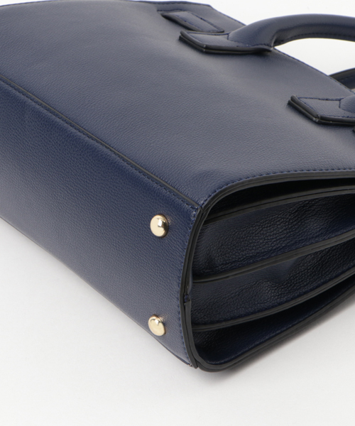 PLAIN CLOTHING（プレーンクロージング）の「ミニマルスクエア2wayバッグ【PLAIN CLOTHING】（ショルダーバッグ・レディース・ブラック/ネイビー/キャメル/モカ/グレー/ボルドー/ベージュ・FREE）」の9枚目の写真