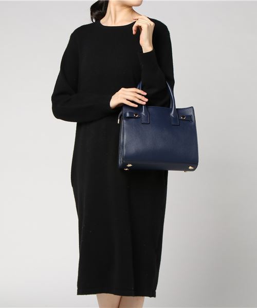 PLAIN CLOTHING（プレーンクロージング）の「ミニマルスクエア2wayバッグ【PLAIN CLOTHING】（ショルダーバッグ・レディース・ブラック/ネイビー/キャメル/モカ/グレー/ボルドー/ベージュ・FREE）」の14枚目の写真