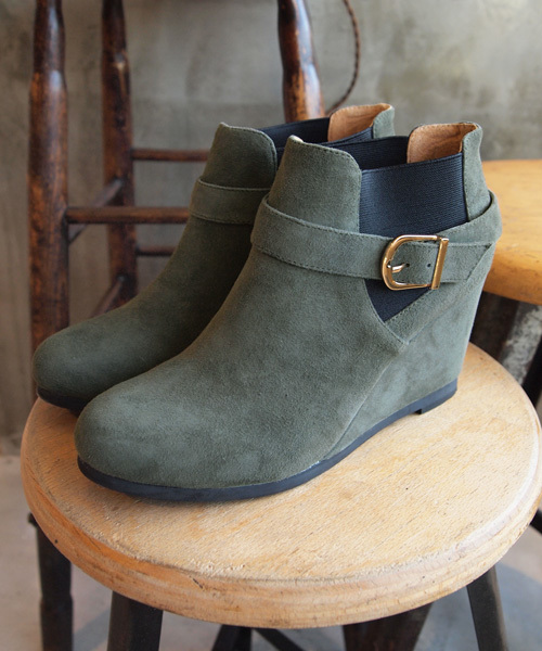 BEAUTY&YOUTH UNITED ARROWS（ビューティーアンドユースユナイテッドアローズ）の「BYSF ∵サイドゴアベルトウェッジショートブーツ （bl） ◆（ブーティ・レディース・オリーブ/グレー/ブラック/ネイビー・37/38/35/36）」の8枚目の写真