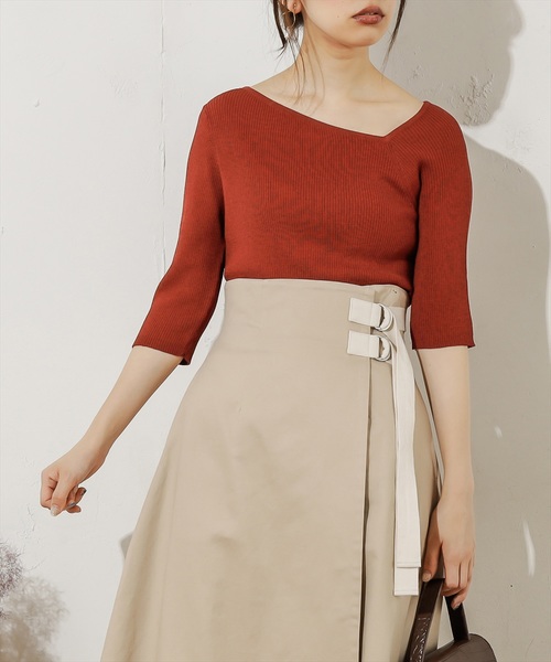 natural couture（ナチュラルクチュール）の「ワンショル風アシメVネックニット（ニット/セーター・レディース・ブラック/ベージュ/ブラウン/レンガ・FREE）」の4枚目の写真