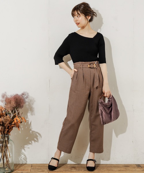 natural couture（ナチュラルクチュール）の「ワンショル風アシメVネックニット（ニット/セーター・レディース・ブラック/ベージュ/ブラウン/レンガ・FREE）」の6枚目の写真