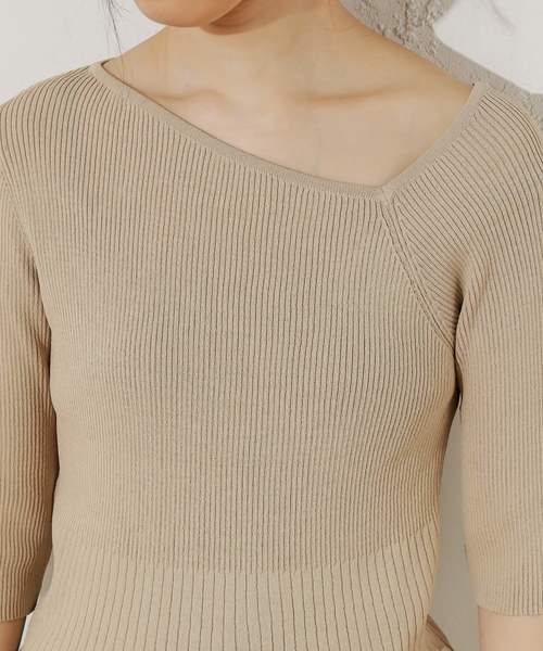 natural couture（ナチュラルクチュール）の「ワンショル風アシメVネックニット（ニット/セーター・レディース・ブラック/ベージュ/ブラウン/レンガ・FREE）」の17枚目の写真