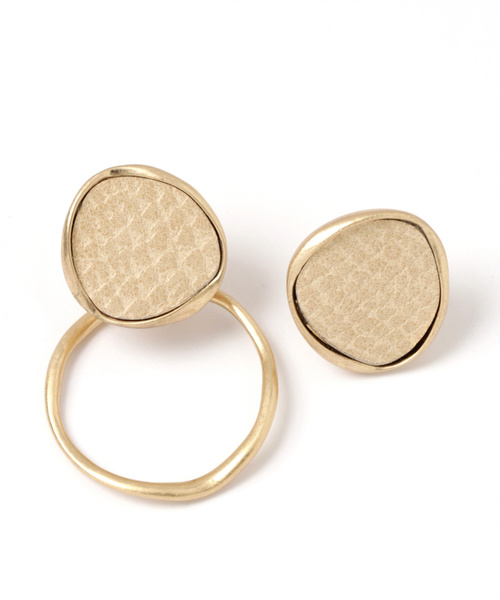 GLOBAL WORK（グローバルワーク）の「変形ＰＵイヤリング/858312（イヤリング・レディース・ライトグレー/ダークブラウン/ベージュ/ブラウン・FREE）」の6枚目の写真