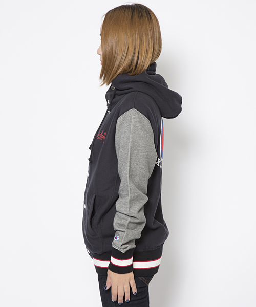 Champion（チャンピオン）の「X-girl×CHAMPION REVERSE WEAVE(R) BUTTON HOODIE（パーカー・レディース・ブラック/アッシュ/ネイビー・2/1）」の6枚目の写真