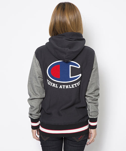 Champion（チャンピオン）の「X-girl×CHAMPION REVERSE WEAVE(R) BUTTON HOODIE（パーカー・レディース・ブラック/アッシュ/ネイビー・2/1）」の7枚目の写真