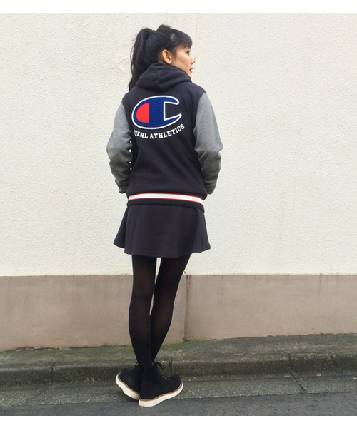 Champion（チャンピオン）の「X-girl×CHAMPION REVERSE WEAVE(R) BUTTON HOODIE（パーカー・レディース・ブラック/アッシュ/ネイビー・2/1）」の10枚目の写真
