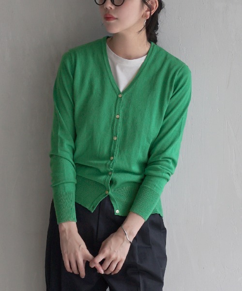 zootie（ズーティー）の「【ロングシーズン楽しめる、安心の綿100％】オーディナリー コットンニット Vネックカーディガン（カーディガン/ボレロ・レディース・マスタード/チャコール/杢グレー/ブラック/ネイビー/グリーン/ブルー/ピンク/サンドベージュ/パープル/ホワイト系その他/オフホワイト/ダークブラウン/キャメル/ホワイト×ブラック/レンガ/ピンク系その他/オレンジ系その他/ブルー系その他/ミント/イエロー/ベージュ/パープル系その他/ブルーグリーン/ブルー系その他2/オレンジ系その他2/イエロー系その他/グレイッシュブルー/モスグリーン/ライトグリーン/ライトピンク/ベージュ系その他/バーガンディー/ライム/チェリーピンク/シアン/グリーン系その他/ライトブラウン/レッド系/アッシュブラウン・LL/M/L）」の18枚目の写真