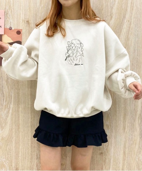 apres jour（アプレジュール）の「アソートプリントクルーネックスウェット【ZOZOTOWN限定アイテム】（スウェット・レディース・ブラック/ダークブラウン/アイボリー/クリーム/ラベンダー/ホワイト系その他/ブラウン系その他/ブルー系その他/スモークピンク/ライトベージュ・X-LARGE/フリー）」の2枚目の写真